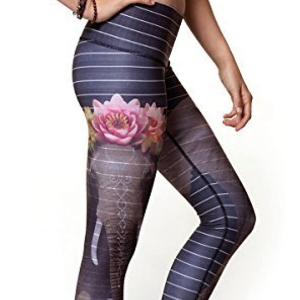 TEEKI “Love the elephant” hot pant yoga leggings